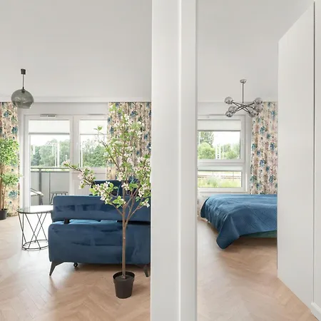 Latarnikow Estate With Balcony & Parking By Renters Apartment *