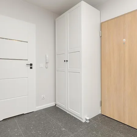 Latarnikow Estate With Balcony & Parking By Renters Apartment *