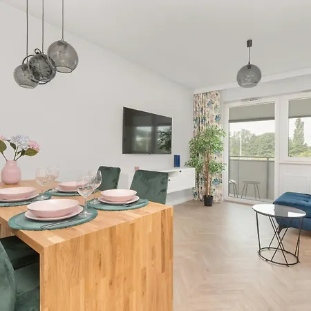 Latarnikow Estate With Balcony & Parking By Renters Gdansk