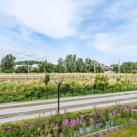 Latarnikow Estate With Balcony & Parking By Renters Apartment