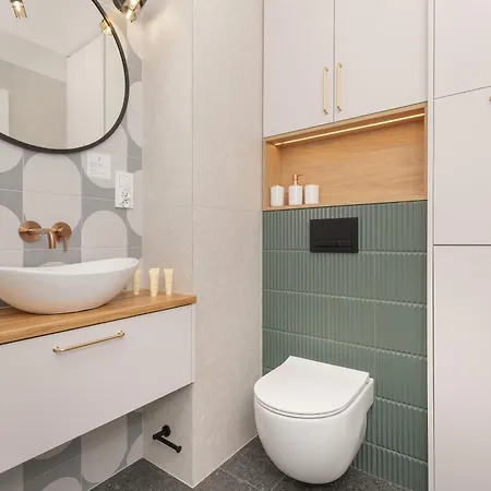Latarnikow Estate With Balcony & Parking By Renters Apartment *