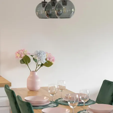 Latarnikow Estate With Balcony & Parking By Renters Apartment